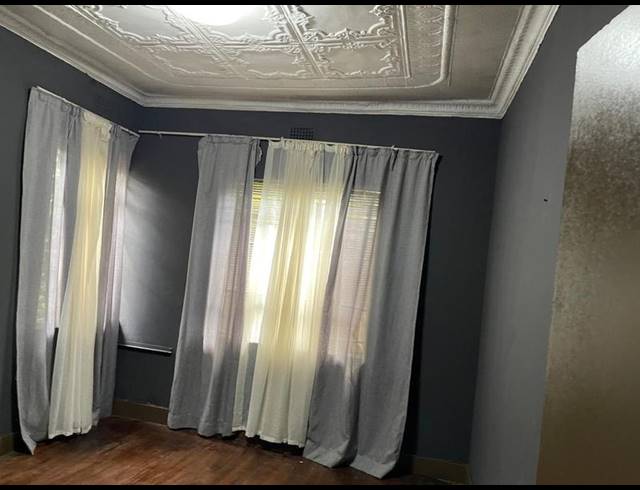 6 BEDROOM HOUSE FOR SALE IN BEZUIDENHOUT VALLEY